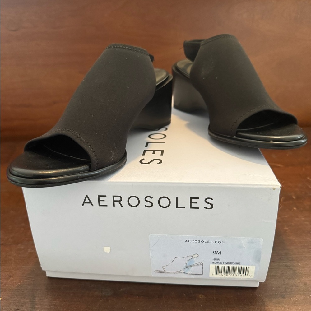 AEROSOLES Women's Black Peep-Toe Mules